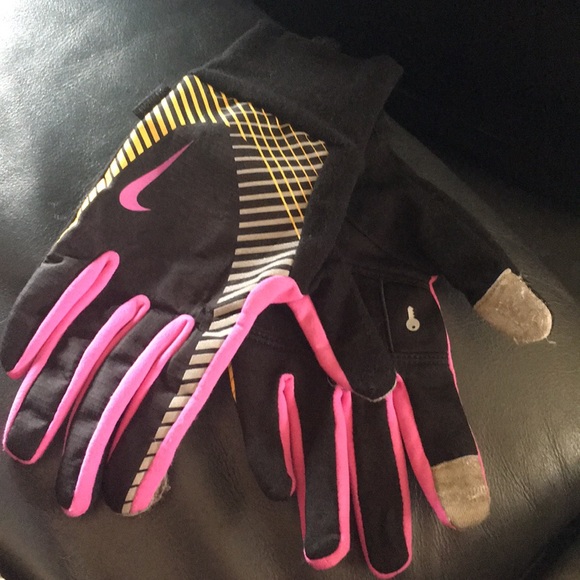 nike storm fit gloves